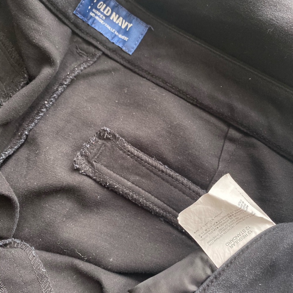 Black Capri pants